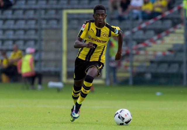 熟悉么？图片报：慕尼黑1860极端球迷在拜仁训练场涂鸦