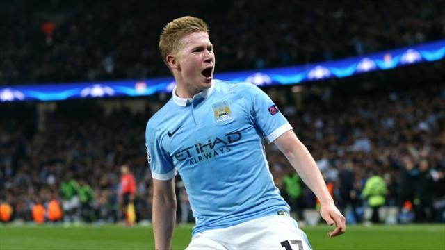 足球国足球迷自发组织万人方阵助威