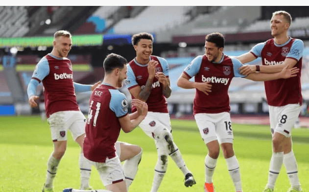 足球巴萨后防大将伤缺四周，主帅表情凝重