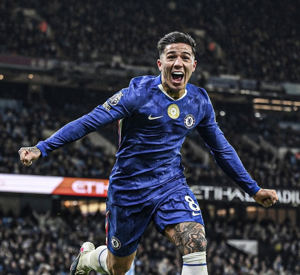 反对家暴，克雷莫内塞球衣背后印的是与球员关系密切女性名字