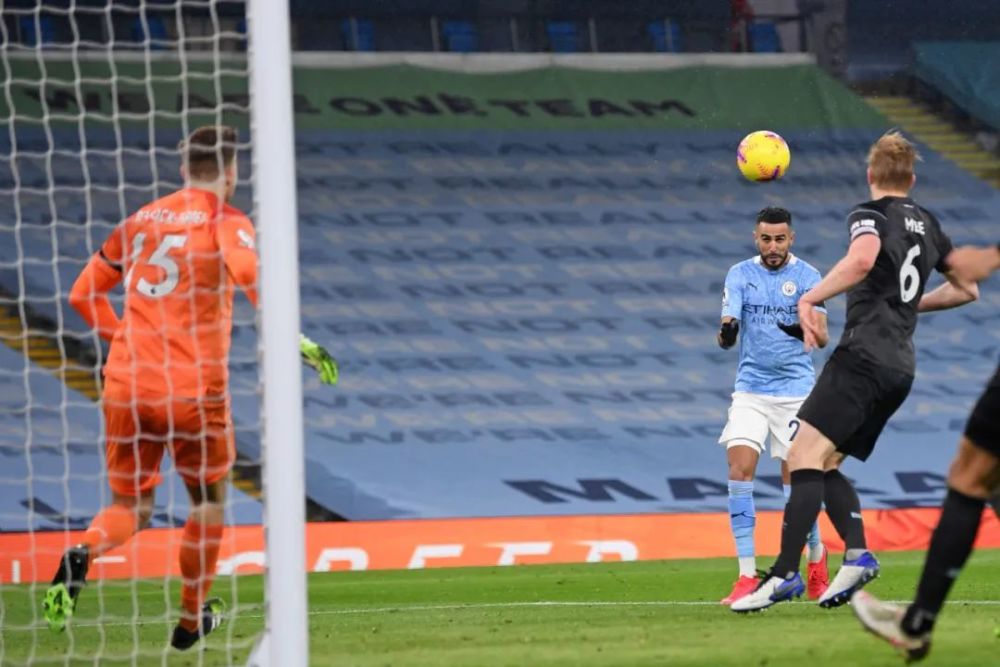 足球中超球队进入封闭训练，外界高度关注