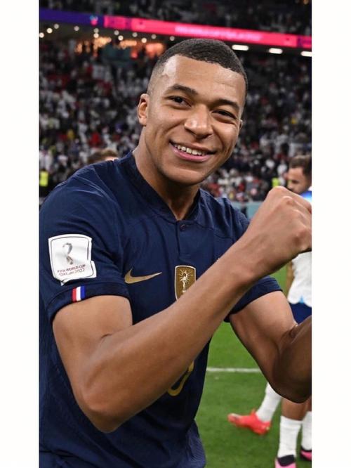 前锋关键进球锁定胜局