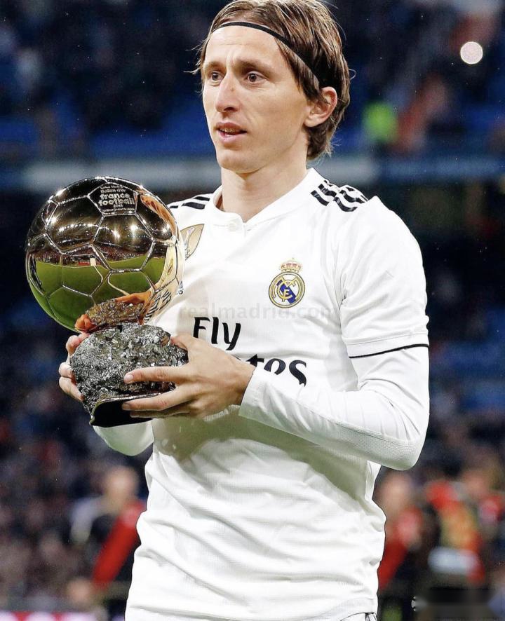 记者：利物浦没有对萨拉赫纪律处罚，他的落选只是阵容选择